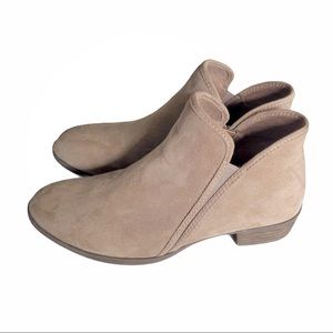 Women’s Time and Tru Faux Suede Ankle Boots 6.5